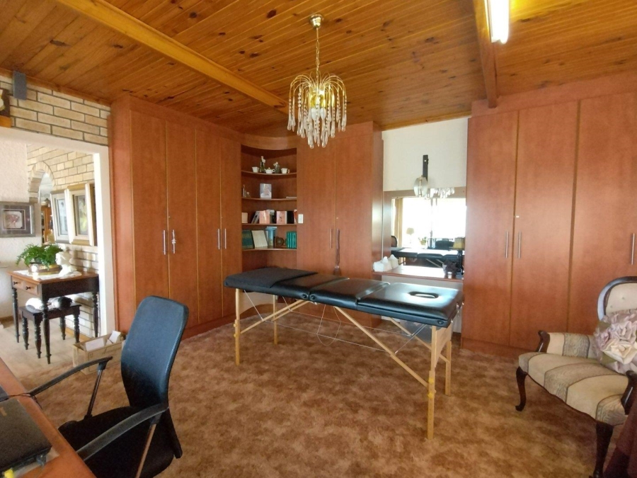 5 Bedroom Property for Sale in Wavecrest Eastern Cape